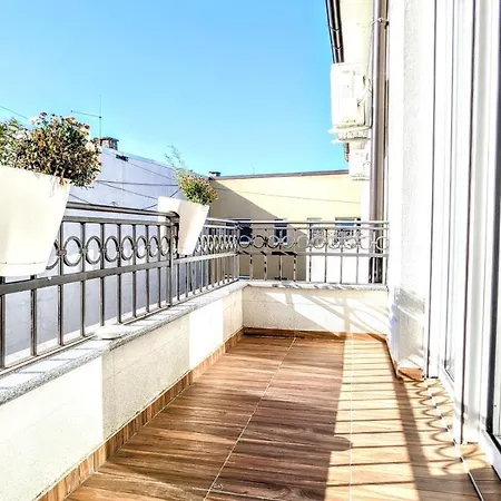 Apartment Blue Lagoon 150m-2 Minuta Hoda Od Centra, Mogucnost Za Parking-apartmani-nsmilos
