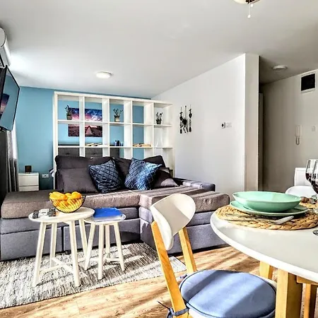 Apartment Blue Lagoon 150m-2 Minuta Hoda Od Centra, Mogucnost Za Parking-apartmani-nsmilos