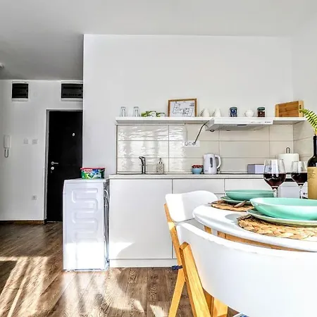 Blue Lagoon 150m-2 Minuta Hoda Od Centra, Mogucnost Za Parking-apartmani-nsmilos Apartment