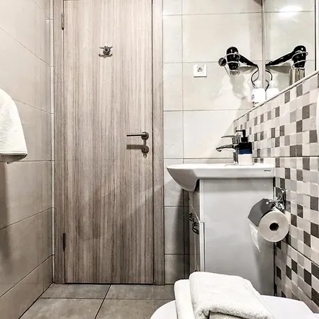 Blue Lagoon 150m-2 Minuta Hoda Od Centra, Mogucnost Za Parking-apartmani-nsmilos *