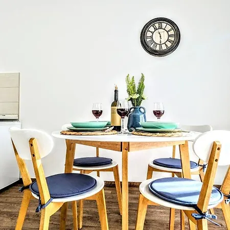 شقة Blue Lagoon 150m-2 Minuta Hoda Od Centra, Mogucnost Za Parking-apartmani-nsmilos *