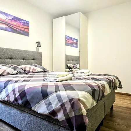 Blue Lagoon 150m-2 Minuta Hoda Od Centra, Mogucnost Za Parking-apartmani-nsmilos Újvidék