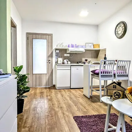 Apartment Blue Lagoon 150m-2 Minuta Hoda Od Centra, Mogucnost Za Parking-apartmani-nsmilos *