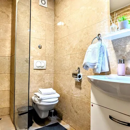 Blue Lagoon 150m-2 Minuta Hoda Od Centra, Mogucnost Za Parking-apartmani-nsmilos Apartment