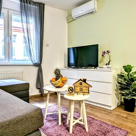 Blue Lagoon 150m-2 Minuta Hoda Od Centra, Mogucnost Za Parking-apartmani-nsmilos Apartment