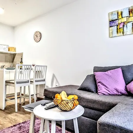 Blue Lagoon 150m-2 Minuta Hoda Od Centra, Mogucnost Za Parking-apartmani-nsmilos Novi Sad