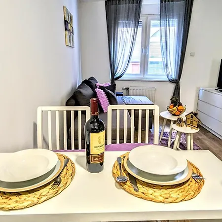 Apartment Blue Lagoon 150m-2 Minuta Hoda Od Centra, Mogucnost Za Parking-apartmani-nsmilos *