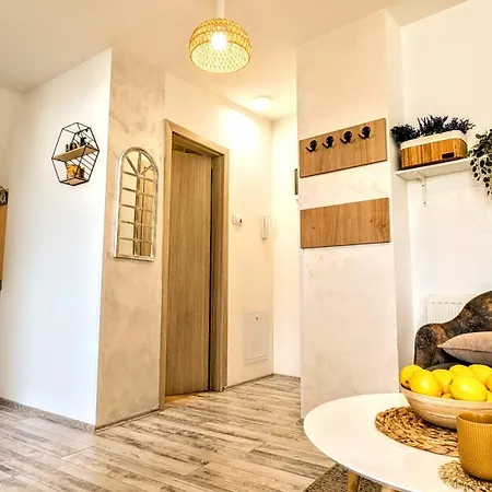 Blue Lagoon 150m-2 Minuta Hoda Od Centra, Mogucnost Za Parking-apartmani-nsmilos Novi Sad