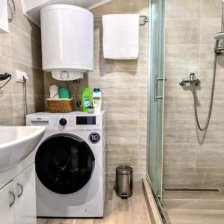 Blue Lagoon 150m-2 Minuta Hoda Od Centra, Mogucnost Za Parking-apartmani-nsmilos * Novi Sad