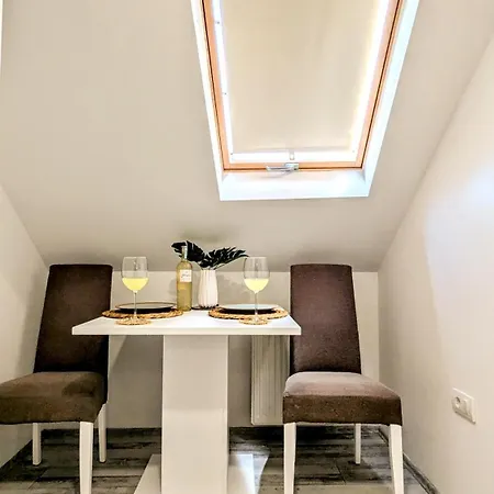 Apartman Blue Lagoon 150m-2 Minuta Hoda Od Centra, Mogucnost Za Parking-apartmani-nsmilos