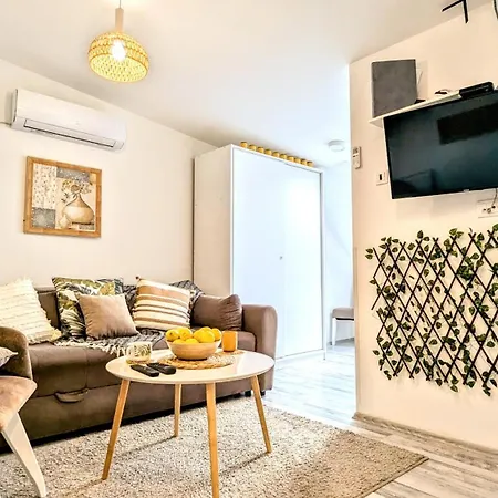 Apartman Blue Lagoon 150m-2 Minuta Hoda Od Centra, Mogucnost Za Parking-apartmani-nsmilos *