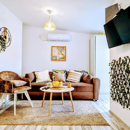 Blue Lagoon 150m-2 Minuta Hoda Od Centra, Mogucnost Za Parking-apartmani-nsmilos Novi Sad