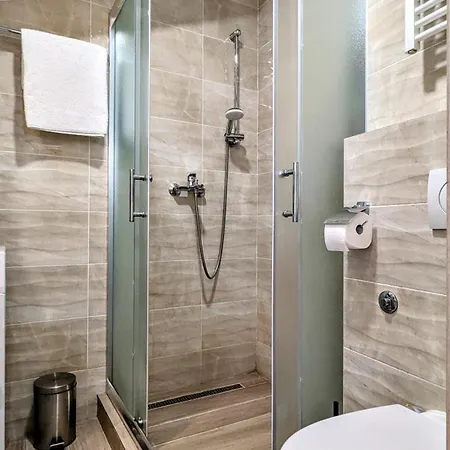 Blue Lagoon 150m-2 Minuta Hoda Od Centra, Mogucnost Za Parking-apartmani-nsmilos * Novi Sad