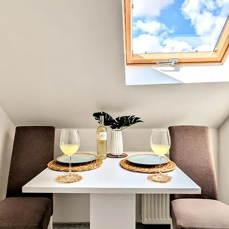 Apartman Blue Lagoon 150m-2 Minuta Hoda Od Centra, Mogucnost Za Parking-apartmani-nsmilos