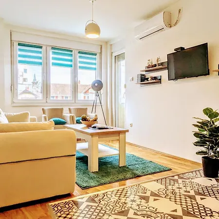 Blue Lagoon 150m-2 Minuta Hoda Od Centra, Mogucnost Za Parking-apartmani-nsmilos Apartment *