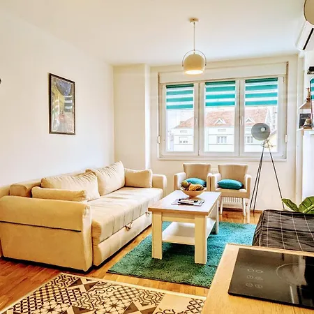 Blue Lagoon 150m-2 Minuta Hoda Od Centra, Mogucnost Za Parking-apartmani-nsmilos * Újvidék