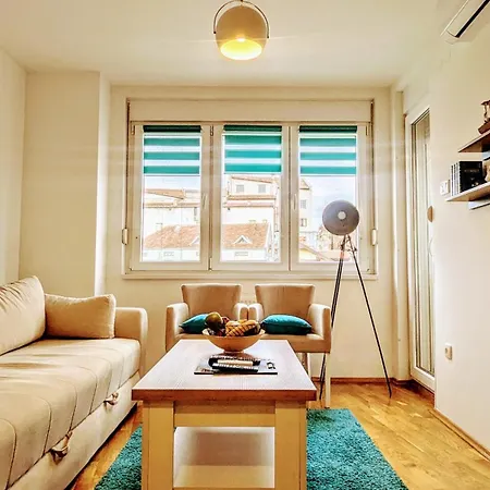 Blue Lagoon 150m-2 Minuta Hoda Od Centra, Mogucnost Za Parking-apartmani-nsmilos Újvidék