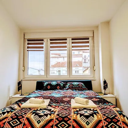 Blue Lagoon 150m-2 Minuta Hoda Od Centra, Mogucnost Za Parking-apartmani-nsmilos * Novi Sad