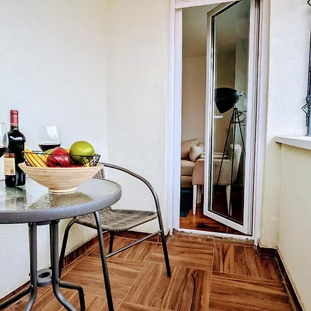 Blue Lagoon 150m-2 Minuta Hoda Od Centra, Mogucnost Za Parking-apartmani-nsmilos Apartman Novi Sad