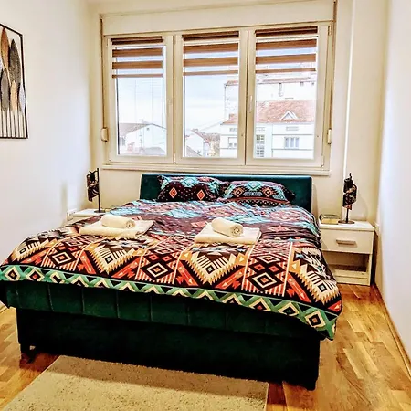Apartment Blue Lagoon 150m-2 Minuta Hoda Od Centra, Mogucnost Za Parking-apartmani-nsmilos Novi Sad