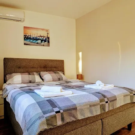 Apartment Blue Lagoon 150m-2 Minuta Hoda Od Centra, Mogucnost Za Parking-apartmani-nsmilos Novi Sad
