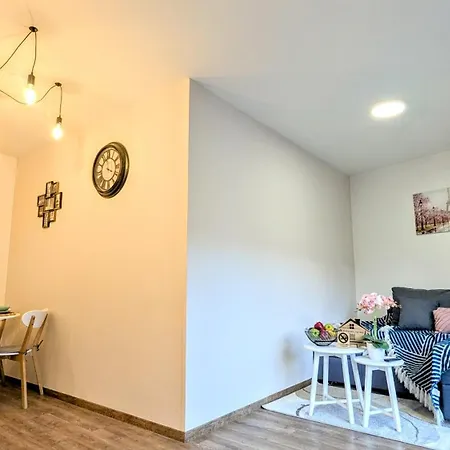 Blue Lagoon 150m-2 Minuta Hoda Od Centra, Mogucnost Za Parking-apartmani-nsmilos Novi Sad
