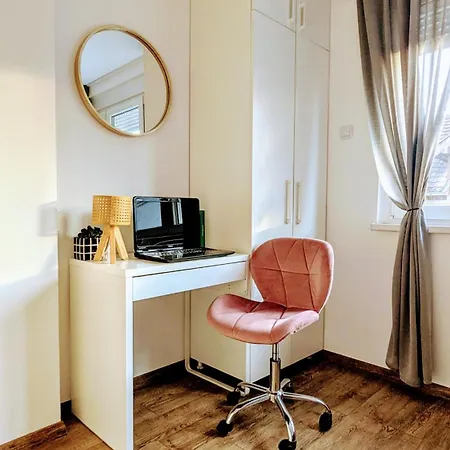 Blue Lagoon 150m-2 Minuta Hoda Od Centra, Mogucnost Za Parking-apartmani-nsmilos