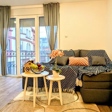 Apartment Blue Lagoon 150m-2 Minuta Hoda Od Centra, Mogucnost Za Parking-apartmani-nsmilos Novi Sad