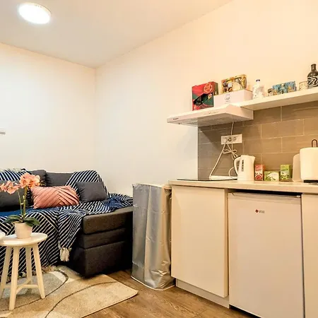Blue Lagoon 150m-2 Minuta Hoda Od Centra, Mogucnost Za Parking-apartmani-nsmilos Novi Sad